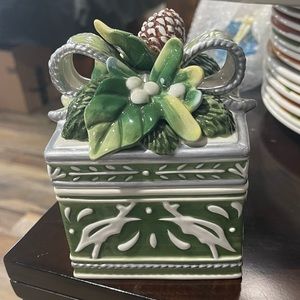 Fitz & Floyd ceramic box